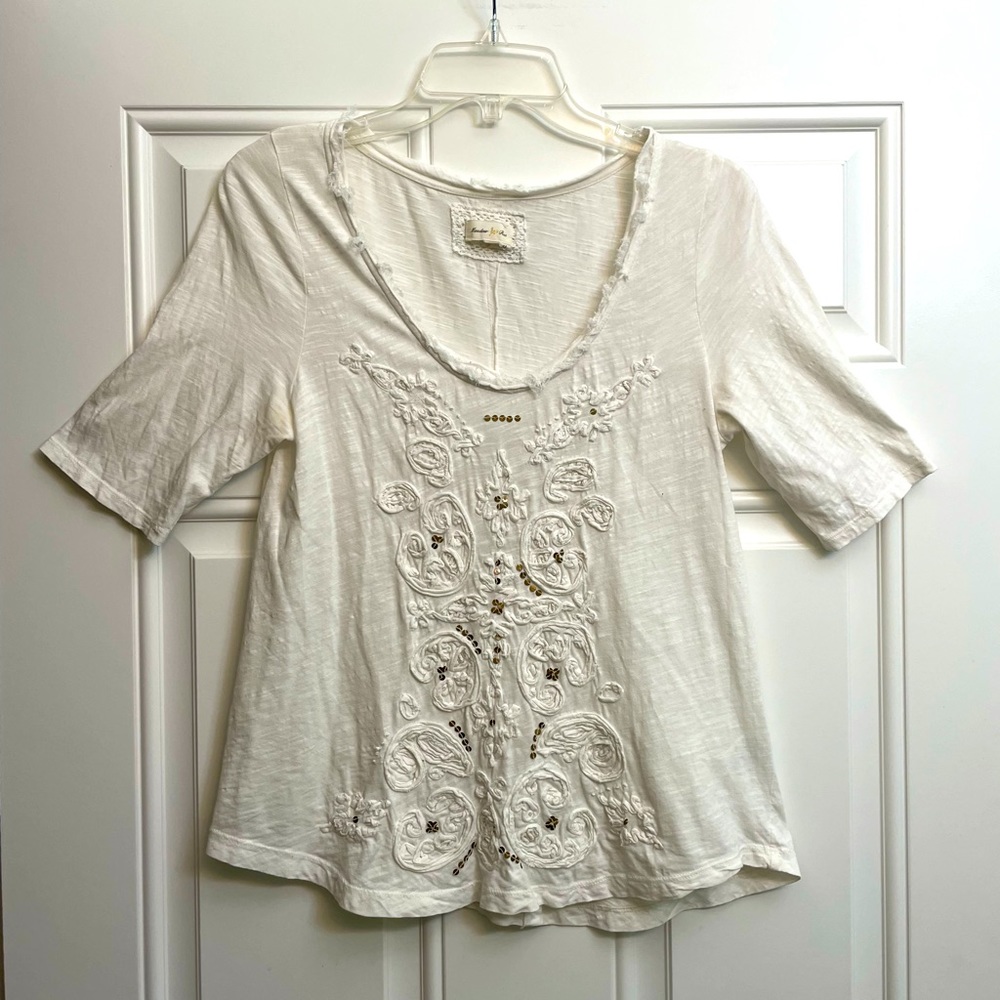 Short sleeve women’s embroidered T-shirt